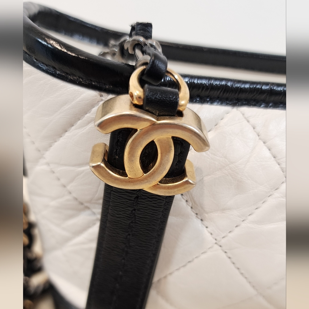 Chanel 1991 Small Gabrielle 2 Toned Double Chain Crossbody.Aged Calfskin Leather - Picture 11 of 16